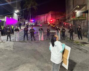 PNB impide a familiares concentrarse en los alrededores de Zona 7 en Boleíta donde esperan excarcelaciones - AlbertoNews