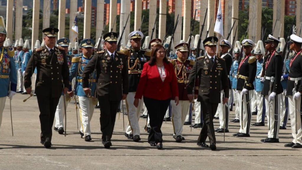 Padrino López ratifica continuidad de mando en la Fanb