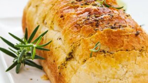 Pan de garbanzos con romero, una receta sencilla, sin gluten y con mucho sabor