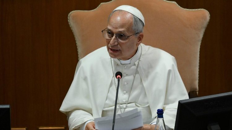 Papa León XIV lamentó ante los cardenales que la Iglesia "cerrase la puerta" a víctimas de abuso - AlbertoNews