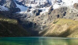 Paraísos generados con IA y falsos peligros: la desinformación que impacta al turismo