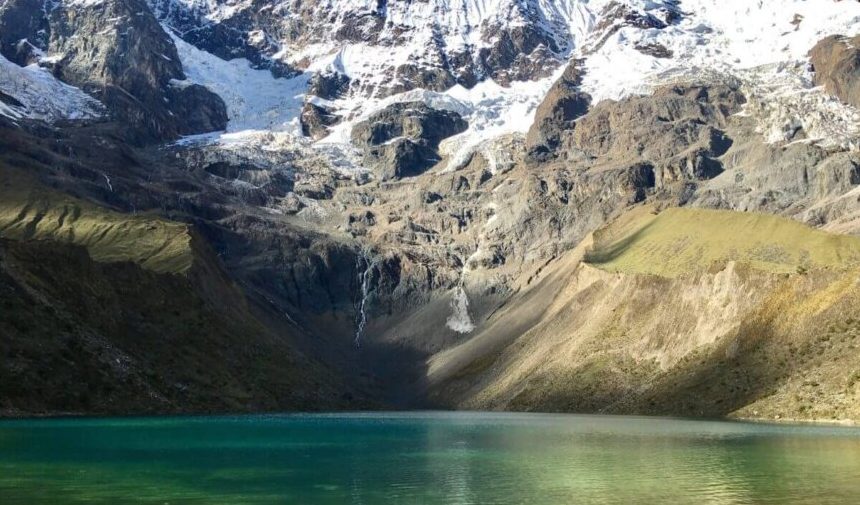 Paraísos generados con IA y falsos peligros: la desinformación que impacta al turismo