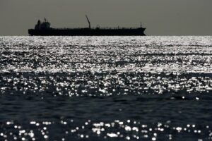 PetroChina se abstiene de comprar crudo venezolano comercializado bajo control de EEUU