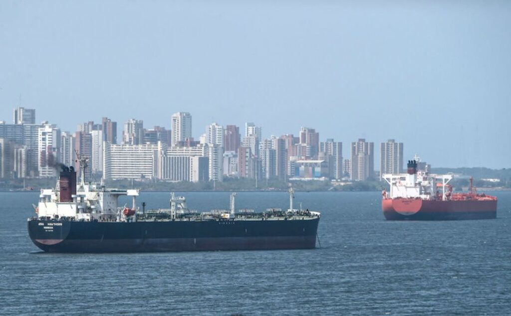 Petroleros que salieron sin autorización regresan a Venezuela