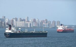 Petroleros que salieron sin autorización regresan a Venezuela