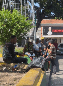 Piden desalojar a alcohólicos de la plaza Lourdes