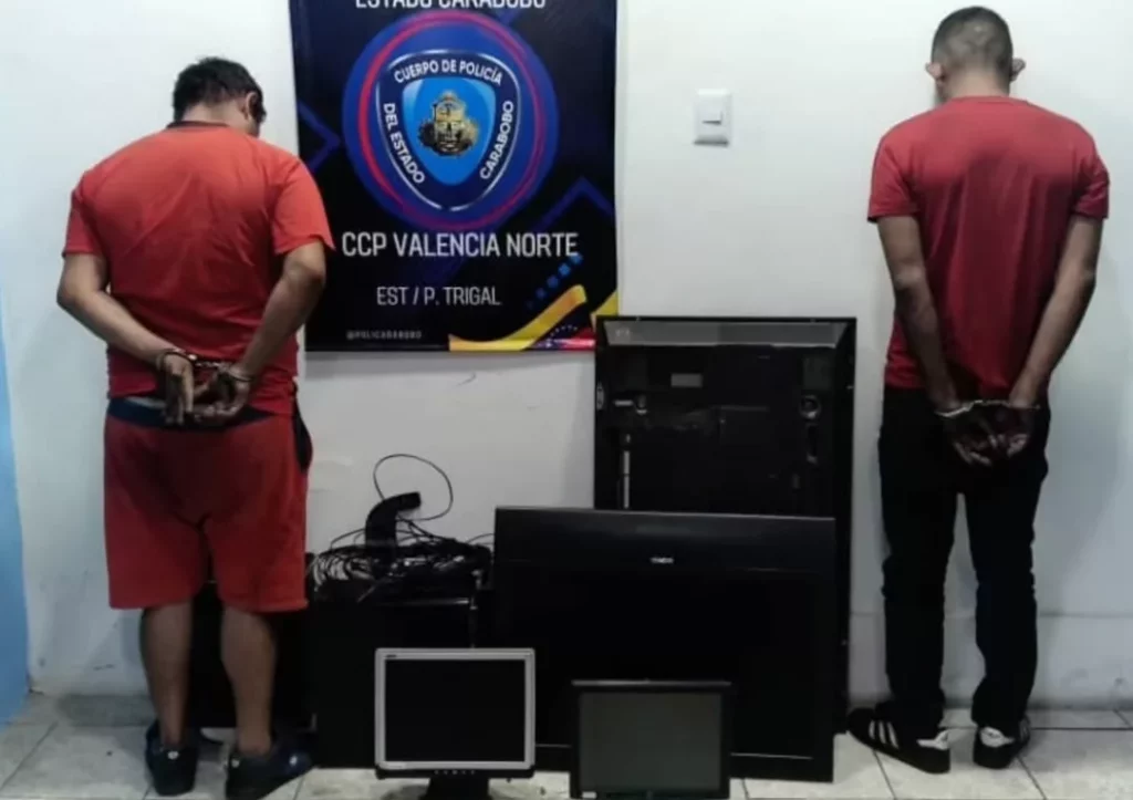 Policarabobo capturó a dos sujetos por hurtar un local en Prebo