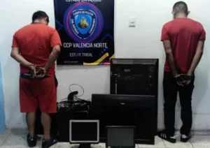 Policarabobo capturó a dos sujetos por hurtar un local en Prebo