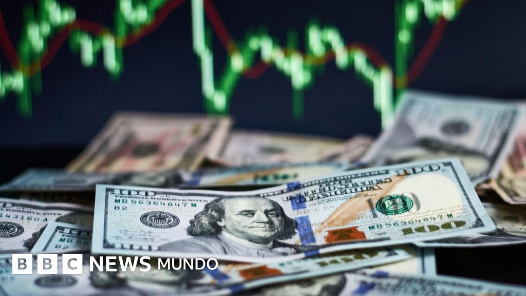 Por qué el dólar cayó a su nivel más bajo en 4 años y por qué a Trump no le preocupa
