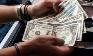 Precio del dólar del 26 de enero por encima de 355 bolívares