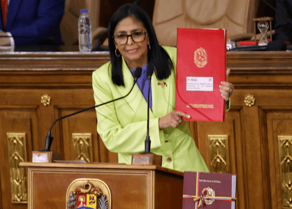 Presidenta entrega reforma de Ley de Hidrocarburos