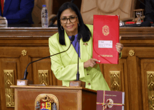 Presidenta entrega reforma de Ley de Hidrocarburos