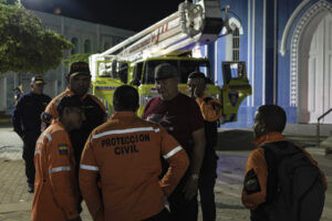 Protección Civil controló incendio de establecimiento comercial en Chacao