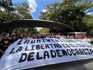 Protestas por presos políticos y, por otro lado, dirigentes salen de la clandestinidad: ¿Se reactiva la movilización? 