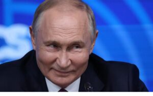 Vladímir Putin, presidente de Rusia, ha dispuesto la realización de maniobras con las fuerzas nucleares estratégicas para probar el lanzamiento de misiles balísticos y de crucero. Durante una declaración televisada, Putin enfatizó la necesidad de contar con fuerzas estratégicas modernas ante el incremento de tensiones geopolíticas y nuevas amenazas