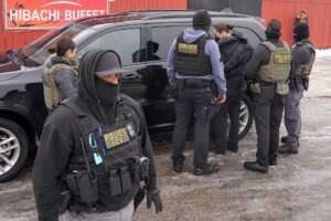 Qué es el ICE, la agencia de inmigración de EE.UU. creada tras el 11S cuyos agentes visten de paisano y con máscaras