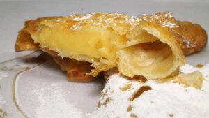 Qué son los bartolillos, los famosos dulces que se venden en la pastelería más antigua de Madrid