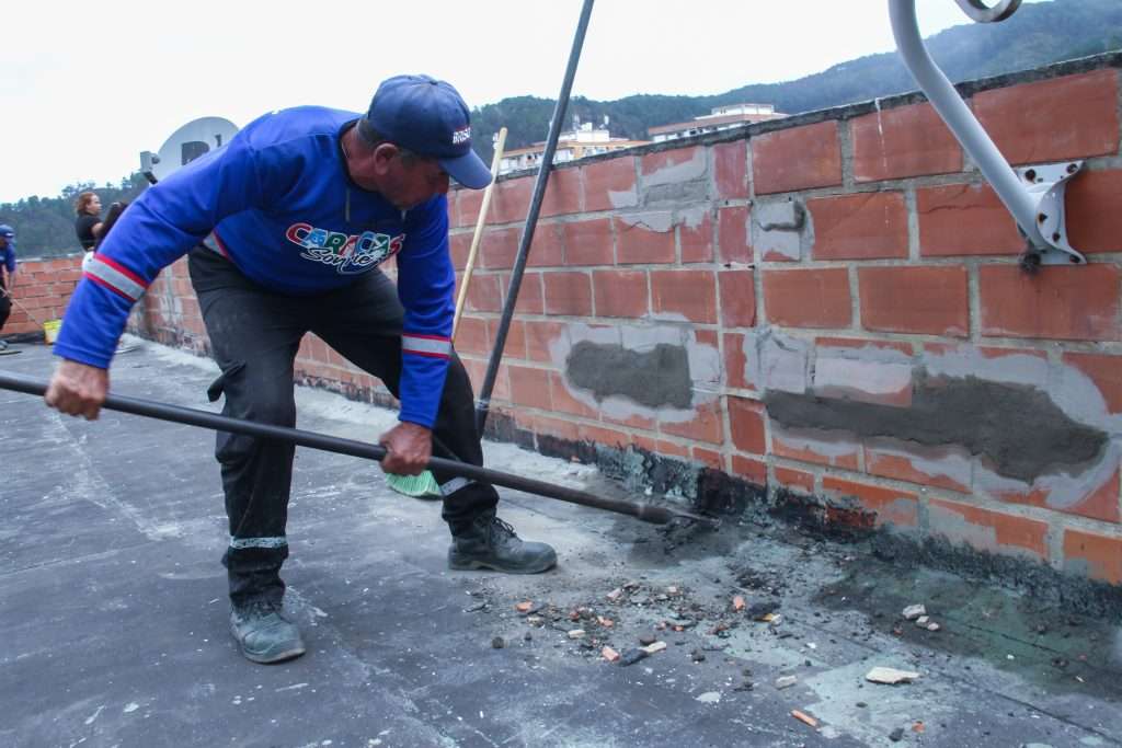 Rehabilitan 3 edificios perjudicados en Ciudad Tiuna