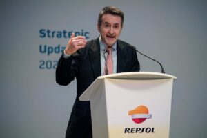 Repsol aguarda el plácet de EEUU para volver a exportar petróleo desde Venezuela