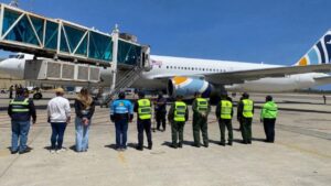 Retornan al país 128 venezolanos de Arizona