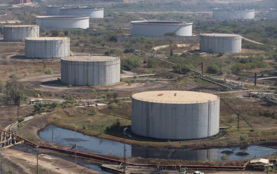 Reuters | La capital petrolera de EE.UU., Houston, se agita mientras la industria se prepara para la fiebre del petróleo en Venezuela - AlbertoNews