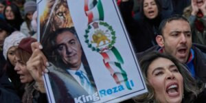 Reza Pahlaví, el hijo del último sha de Irán que reclaman los manifestantes para sustituir al régimen Ayatolá