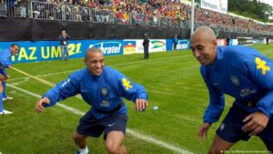Roberto Carlos operado por problema cardíaco en Brasil – DW – 31/12/2025
