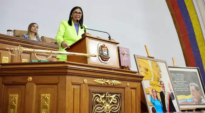 Rodríguez acusa a EEUU de cercar chances de vender petróleo