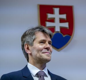 SUMINISTRO ARMAS UCRANIA | Marek Eštok, secretario de Exteriores de Eslovaquia: «Hemos suspendido la ayuda militar a Ucrania pero les seguimos vendiendo munición» | elperiodico.com