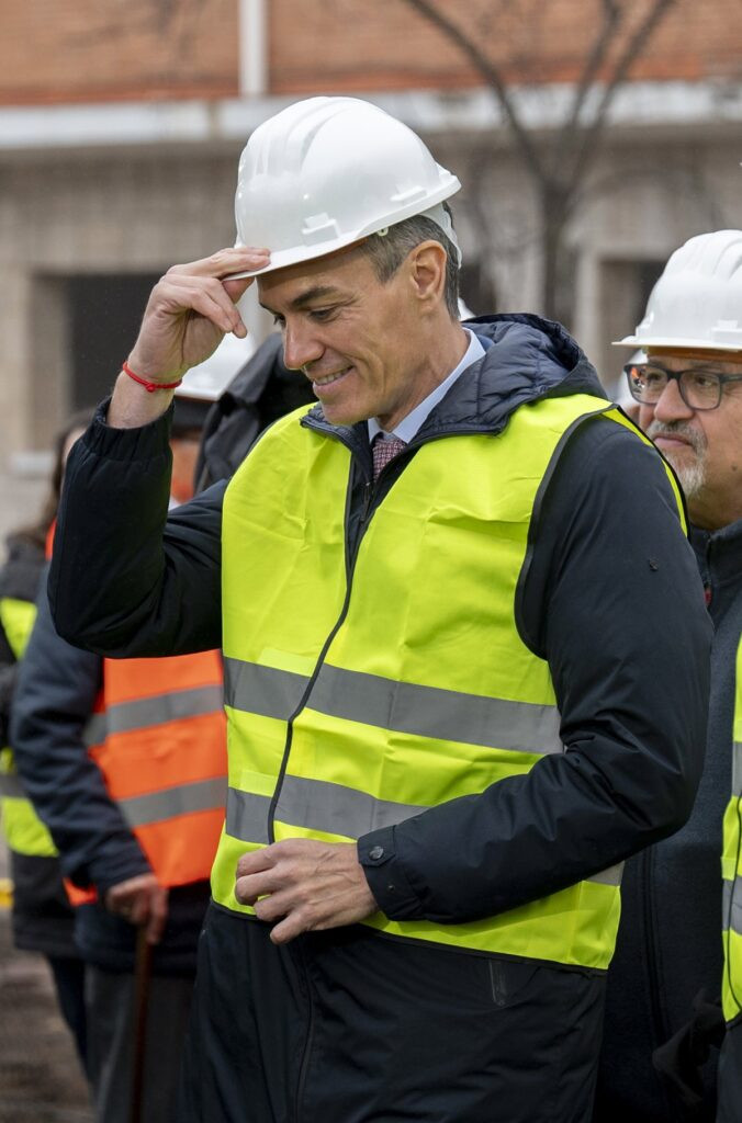 Sánchez anuncia incentivos a caseros y medidas contra el "abuso" en alquileres de temporada y de habitaciones