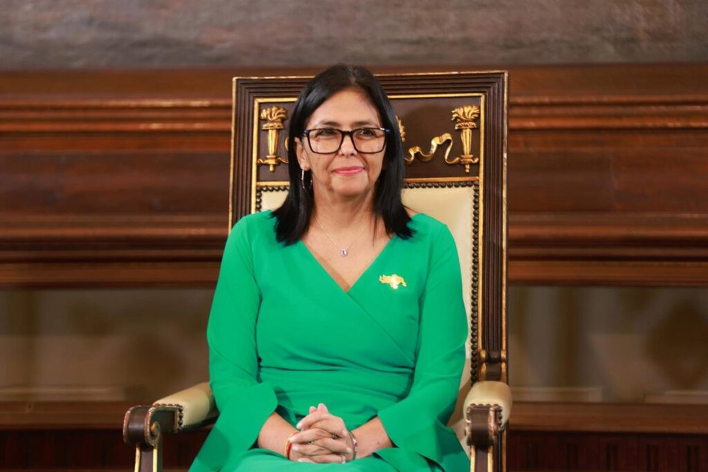 Sánchez habla con Delcy Rodríguez y le traslada su oferta de mediación para una transición pacífica en Venezuela