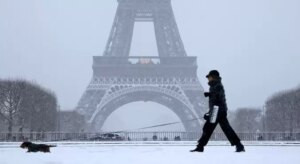 Se reduce el número de vuelos en los aeropuertos de París