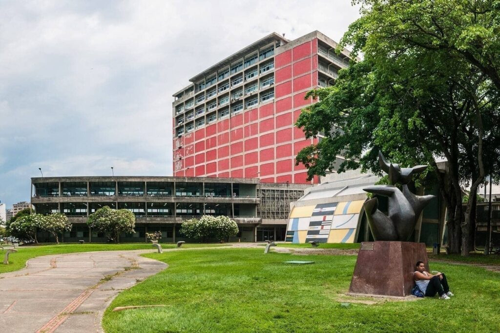 Sector universitario reinicia clases el 12 de enero