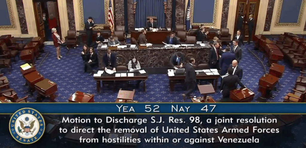 Senado de EEUU aprueba resolución para limitar acciones militares de Trump en Venezuela