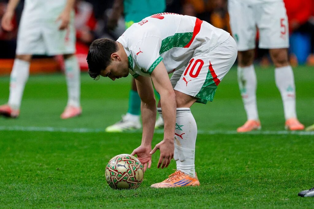 Senegal se lleva la Copa África en una final insólita: se retiró del campo por un penalti a favor de Marruecos que falló Brahim