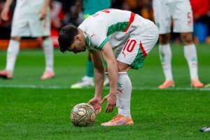 Senegal se lleva la Copa África en una final insólita: se retiró del campo por un penalti a favor de Marruecos que falló Brahim | elmundo.es