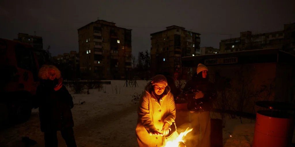 Sin esperanza en la fría oscuridad de Kiev pese a la breve tregua de Rusia
