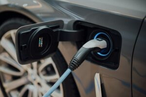 Tesla deja de ser el mayor fabricante de autos eléctricos del mundo, ¿qué empresa tiene el nuevo titulo?