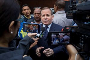 The New York Times | Esperanza y frustración en Venezuela ante posible amnistía política: “Quería ser el primero en abrazar a mi padre” – AlbertoNews