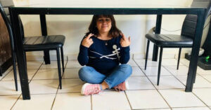 Tía cumple 45 años metida debajo de la mesa esperando un marido – El Chigüire Bipolar