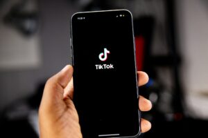 TikTok EE.UU. argumenta fallos técnicos tras acusaciones de censura por motivos políticos