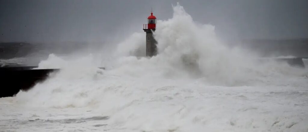 Tormenta Kristin deja a 200.000 portugueses sin electricidad - AlbertoNews
