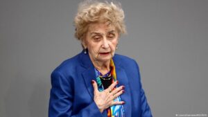 Tova Friedman, «la niña de Auschwitz», habla en el Bundestag