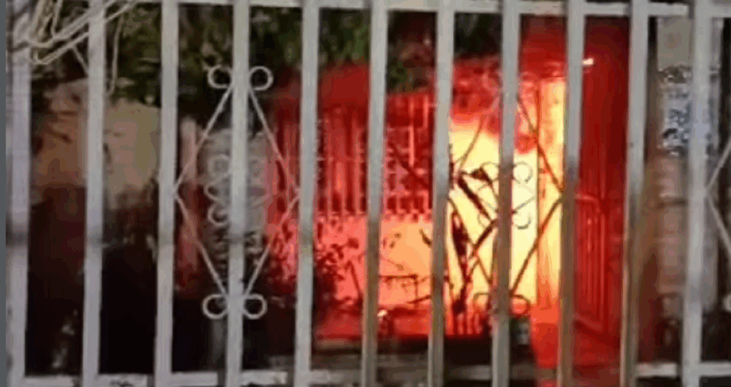 Tres adultos mayores perdieron su vivienda tras incendio en El Palotal
