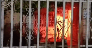 Tres adultos mayores perdieron su vivienda  tras incendio en El Palotal