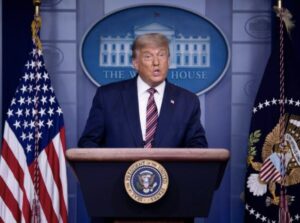 Trump amenaza con imponer arancel de 25% a cualquier país que haga negocios con Irán