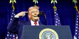Trump anuncia el envío de hasta 50 millones de barriles de petróleo venezolano a Estados Unidos bajo control de Washington