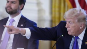 Trump anuncia un arancel del 25 % a «cualquier país que haga negocios» con Irán – Correo del Orinoco