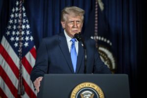 Trump asegura que tiene una «gran armada» cerca de Irán, «mayor que la de Venezuela» | europapress.es