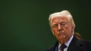 Trump asegura que una «flota enorme» se dirige hacia Irán: «Estamos vigilando» | elperiodico.com